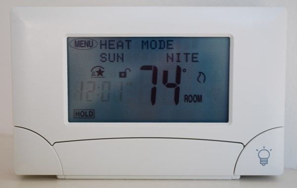 Un'esposizione LCD di 7 TN di segmento per i modi positivo del termostato dimensione del profilo di 86mm * di 49mm * di 2.8mm